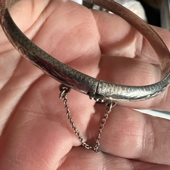 Vintage Sterling Silver Bangle with Safety Chain. - Picture 6 of 6